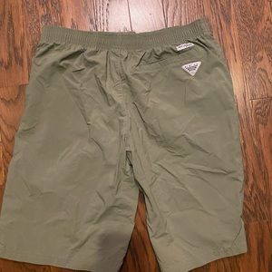 Boys sz 18 Columbia PFG shorts